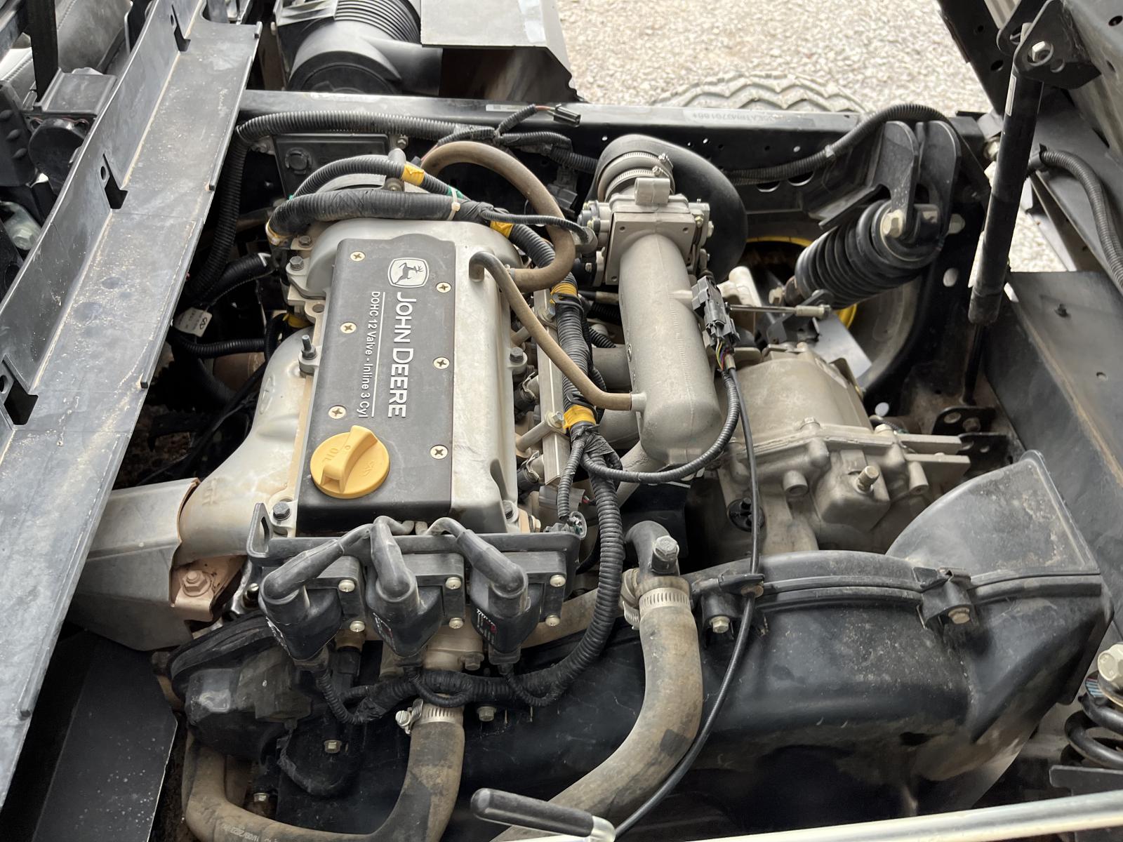 ./imagenes/INVOICE/2019/18254/JOHN DEERE XUV835E (2).JPG